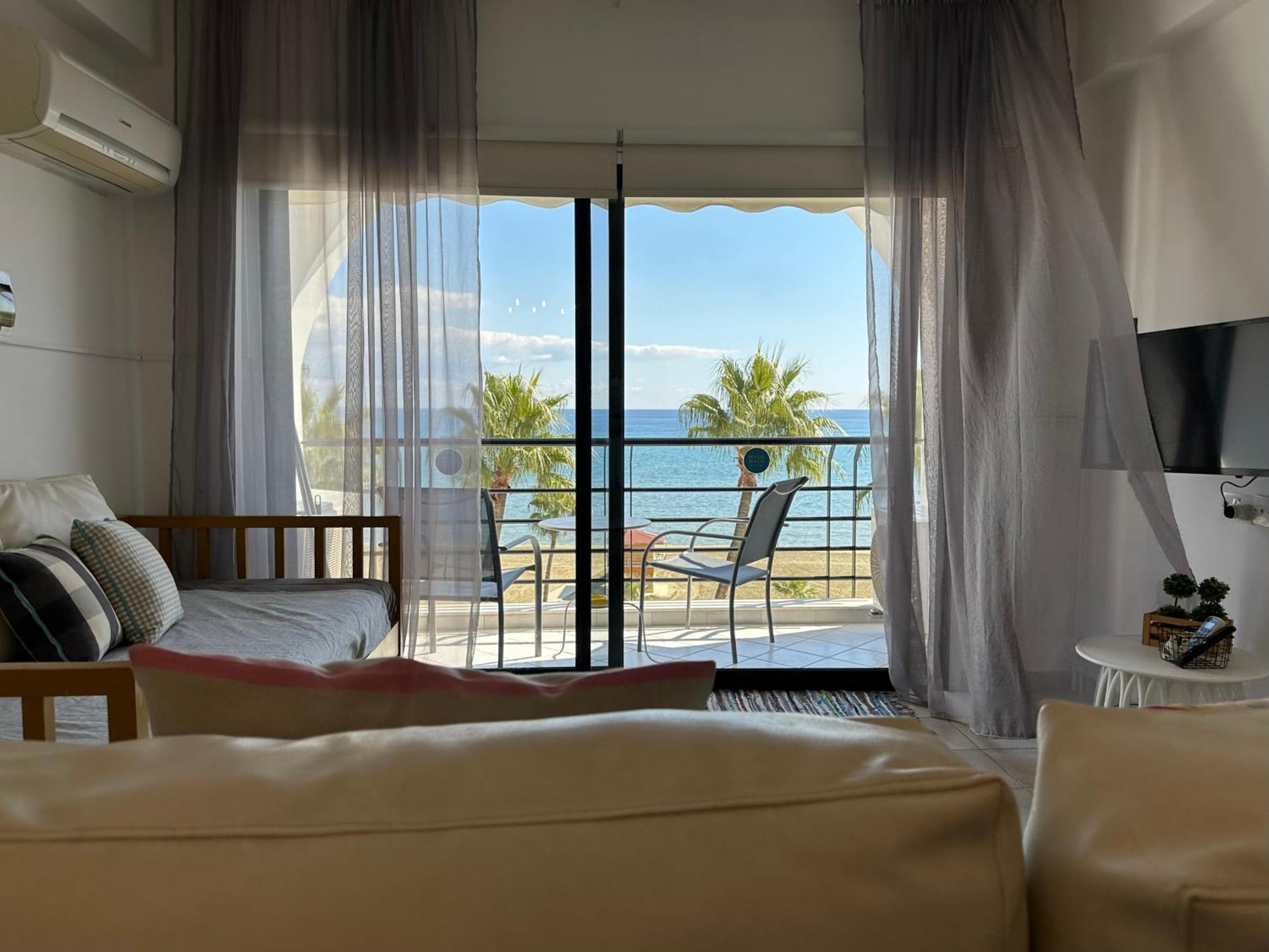 Krasas Beach ลาร์นาคา ภายนอก รูปภาพ